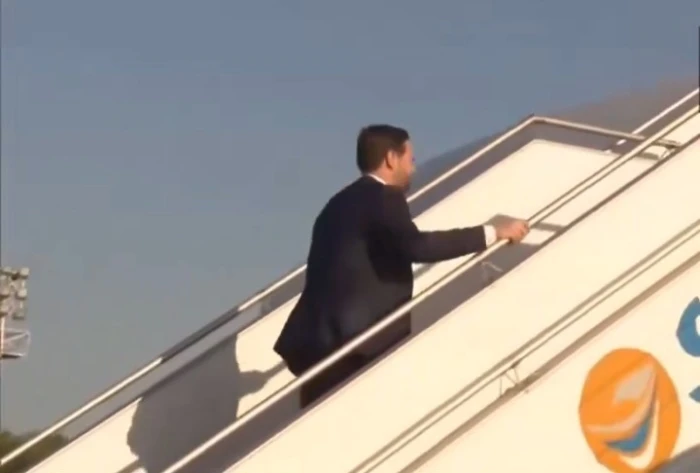 فيديو: لحظة مغادرة الوفد الأمريكي إسلام آباد والعودة إلى واشنطن