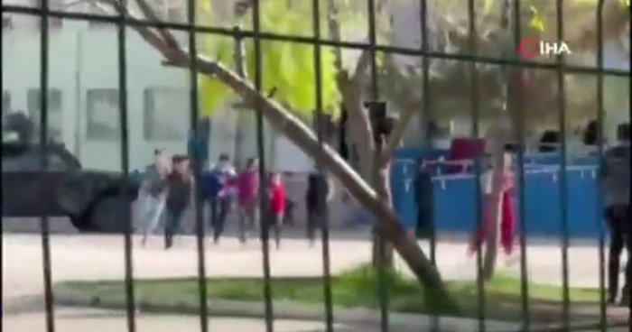 ‏  بالفيديو.. هجوم مسلح على مدرسة ثانوية في تركيا.. والمنفذ يقدم على الانتحار