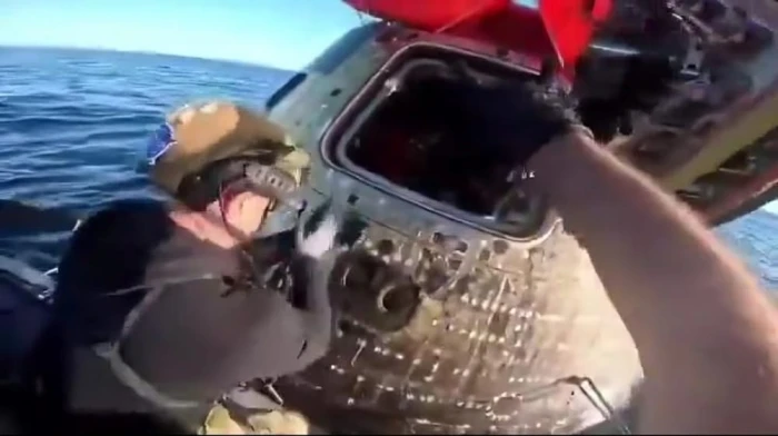 بالفيديو.. لحظة خروج رواد الفضاء من المركبة «أرتميس» بعد هبوطهم في عرض البحر