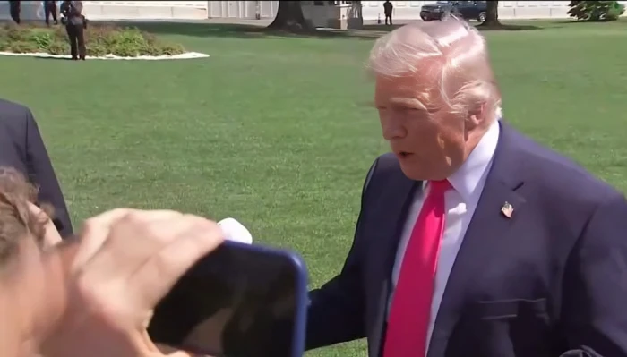 "كان أقوى من القنابل".. بالفيديو: ترامب يعلق على الحصار البحري  على إيران