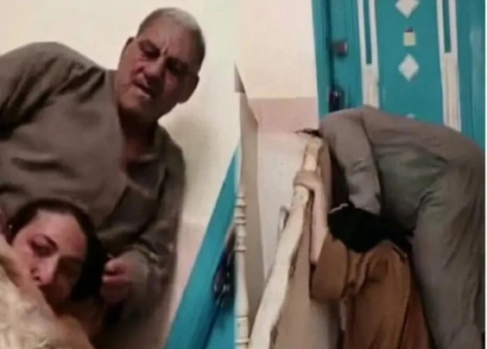بالفيديو.. مصري يضرب زوجة ابنه ويسحلها من شعرها على السلم .. والزوج يوثق المشهد بهاتفه دون تدخل!