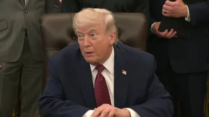 بالفيديو.. أول تعليق من ترامب على محاولة إيران  إغلاق مضيق هرمز مرة أخرى