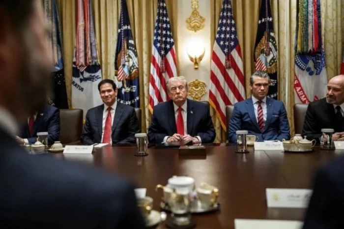 أكسيوس: ترامب يعقد اجتماعًا عاجلًا في غرفة العمليات لبحث أزمة مضيق هرمز