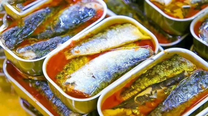 السردين المعلب.. فوائد صحية غير متوقعة للقلب والعظام والذاكرة في علبة واحدة