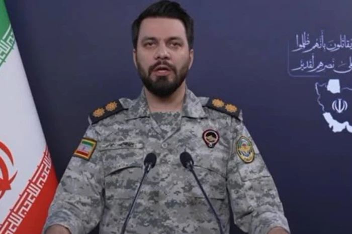 "قرصنة مسلحة وردنا قريبا " … أول تعليق إيراني على إطلاق القوات الأمريكية النار على سفينة شحن إيرانية  حاولت كسر الحصار