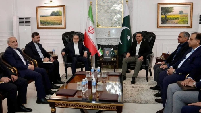 لا انفراجة.. إيران تتمسك بمطالبها الـ10 قبل التفاوض مع الوفد الأمريكي في إسلام آباد