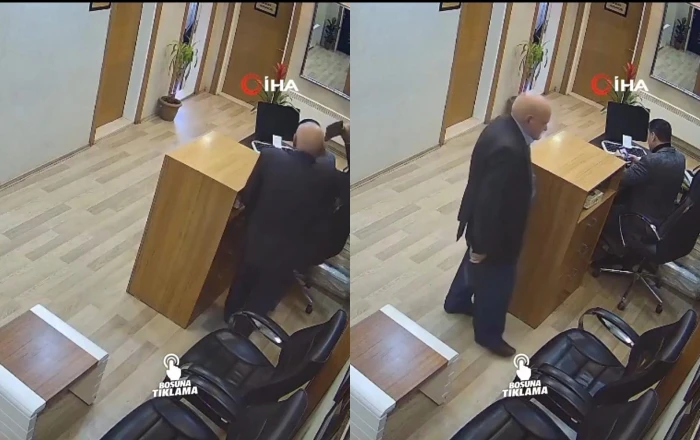 فيديو لمسن يعتدي على موظف داخل مبنى بلدية في تركيا ويضربه على رأسه بساطور