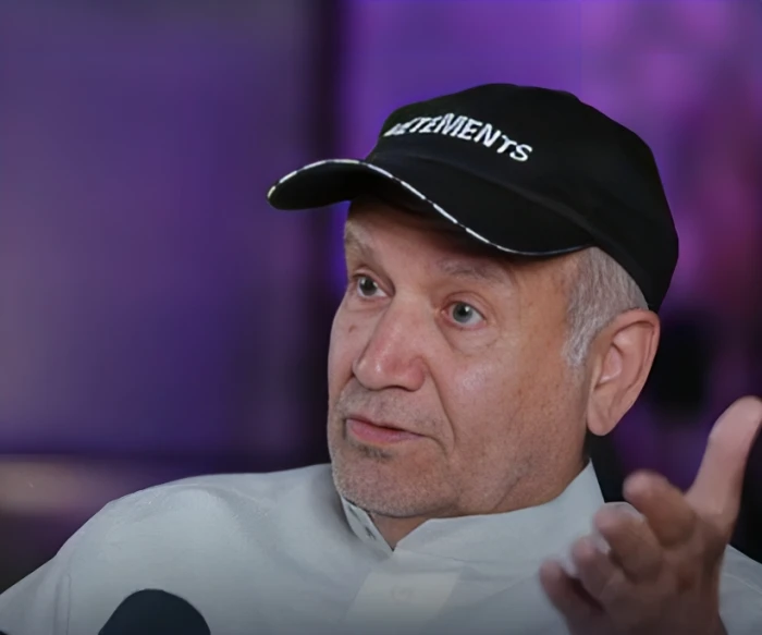 بالفيديو.. "الراشد" يكشف لماذا لا تريد إسرائيل تدمير حماس بالكامل