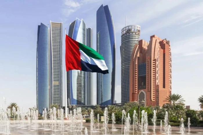 الإمارات تحظر السفر إلى 3 دول وتدعو مواطنيها للمغادرة الفورية