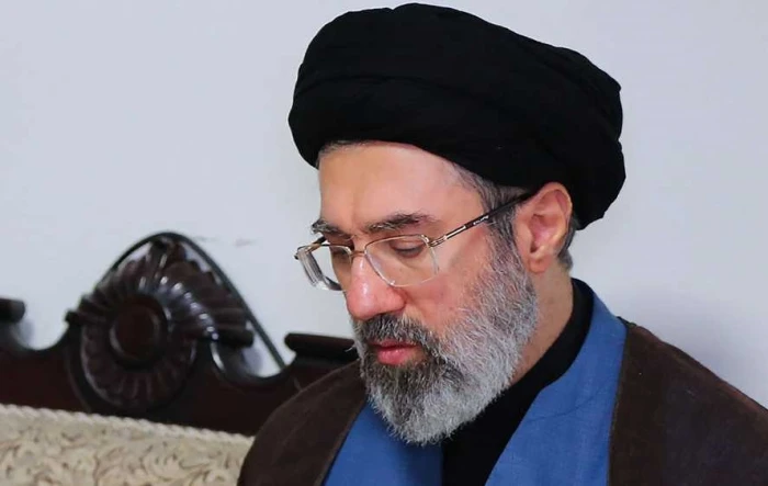 رويترز: عائلة مقربة من "مجتبى خامنئي" تسيطر على أكبر منصة تداول عملات في إيران.. والكشف عن قيمة المبالغ الضخمة التي استخدمها الحرس الثوري الإيراني