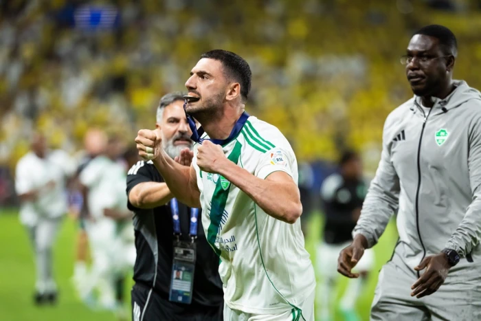 لجنة الانضباط تصدر 3 عقوبات بحق لاعب الأهلي التركي " ميريح ديميرال " بعد أحداث مباراة النصر