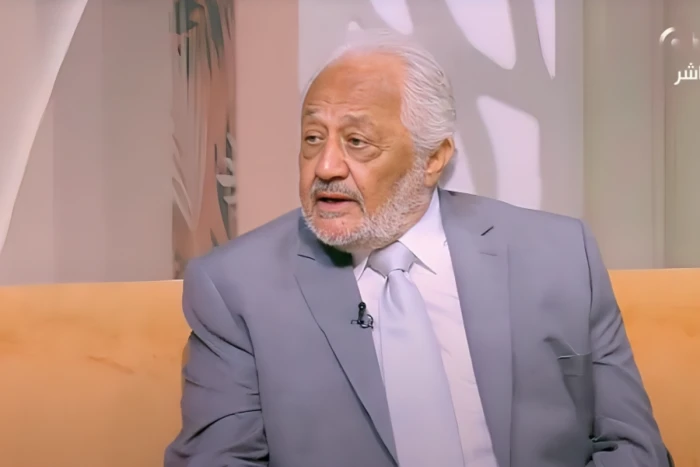 ‏"بتقولي إيه؟ " …بالفيديو:  ردة فعل الفنان خالد زكي لحظة سماع إعلان  وفاة هاني شاكر على الهواء