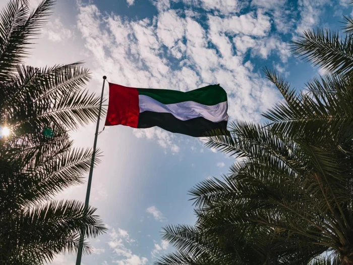 وزارة الدفاع الإماراتية: الدفاعات الجوية تتعامل مع اعتداءات صاروخية وطائرات مسيرة قادمة من إيران