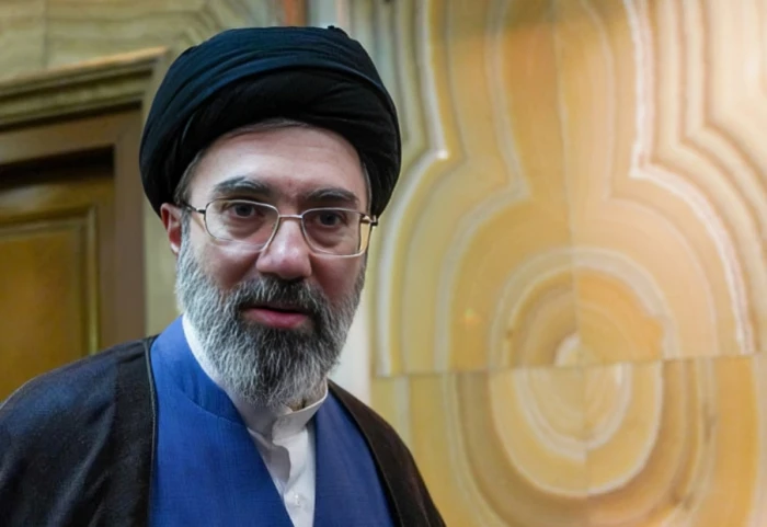 تعرض لإصابات في" الركبة والظهر وخلف الأذن".. مسؤول إيراني يكشف تفاصيل جديدة عن الحالة الصحية ل "مجتبى خامنئي"