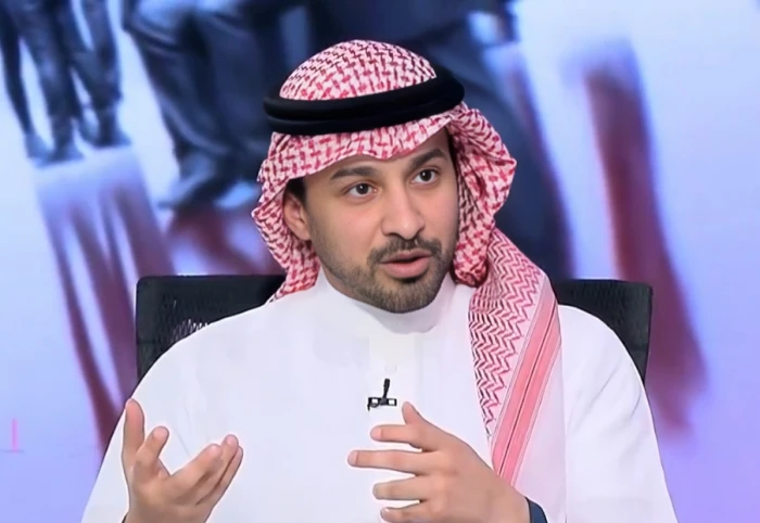 بالفيديو.. مختص في التسويق يكشف مفاجأة  بشأن سر “الطوابير” أمام المقاهي والمطاعم!