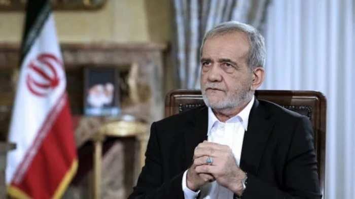 الرئيس الإيراني يعترف بتضرر اقتصاد بلاده من الهجمات الأمريكية الإسرائيلية.. ويعلق :"تزوير الواقع أننا نزدهر أمر غير مقبول"