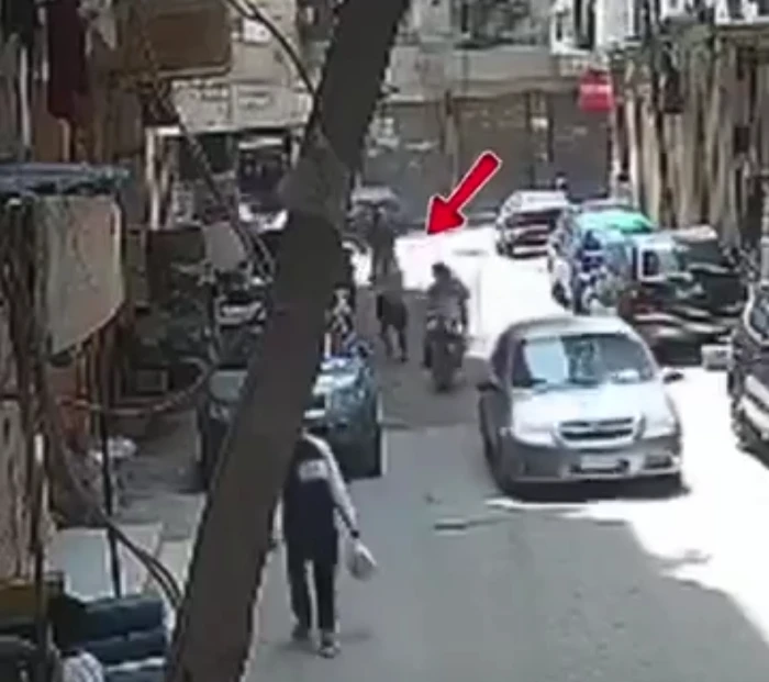مصر.. بالفيديو.. لصان يسرقان 250 ألف جنيه من رجل في الجيزة ويفران بدراجة نارية