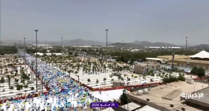 بالفيديو.. لقطات جوية مهيبة للحجاج بعد أدائهم صلاتي الظهر والعصر جمعًا وقصرًا في مسجد نمرة