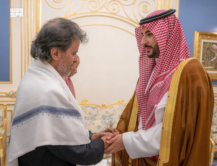 بالصور: وزير الدفاع ينقل تعازي ⁧‫خادم الحرمين ‬⁩ وولي العهد‬⁩ في وفاة الرئيس اليمني السابق عبدربه منصور هادي