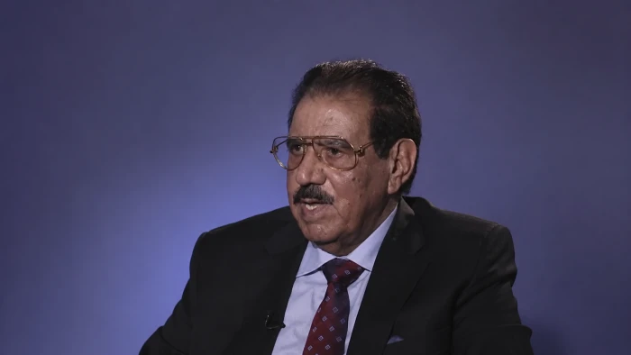«قالي تحكي أم تطير رأسك».. بالفيديو.. وزير عراقي يكشف تفاصيل تهديد صدام حسين له بعد إهانة «قصي وعدي»