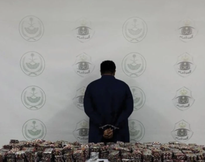أمن الطرق بالرياض يشتبه في مركبة يستقلها مواطن.. وعند إيقافها وتفتيشها كانت المفاجأة!