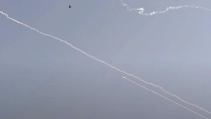 فيديو يرصد دفعة جديدة من صواريخ إيران في طريقها إلى إسرائيل