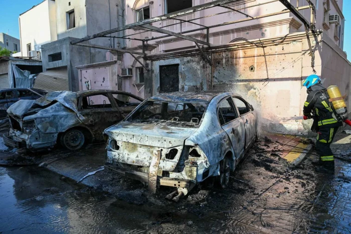 البحرين تعلن إصابة طفلة وأضرارًا بمنازل ومركبات إثر تدمير مسيّرات إيرانية _صور