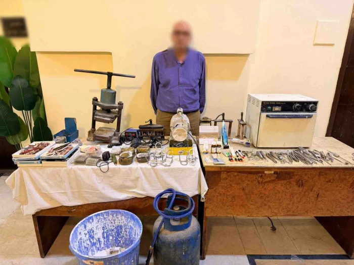 مصر.. القبض على فني تركيبات  انتحل صفة طبيب أسنان وأدار عيادة في القاهرة.. والكشف عن اعترافاته
