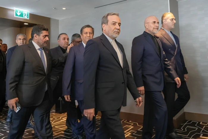 الوفد الإيراني يغادر سويسرا عائداً إلى طهران بعد انتهاء المحادثات مع واشنطن