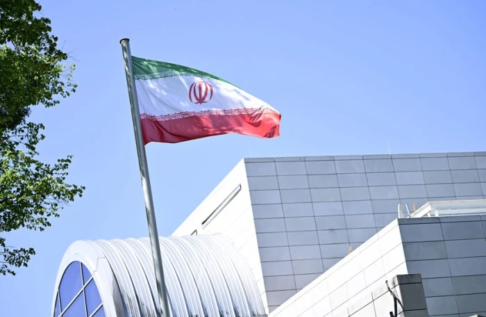 أول رد من إيران على الضربات الأمريكية التي استدفت عدة مواقع في السواحل الجنوبية