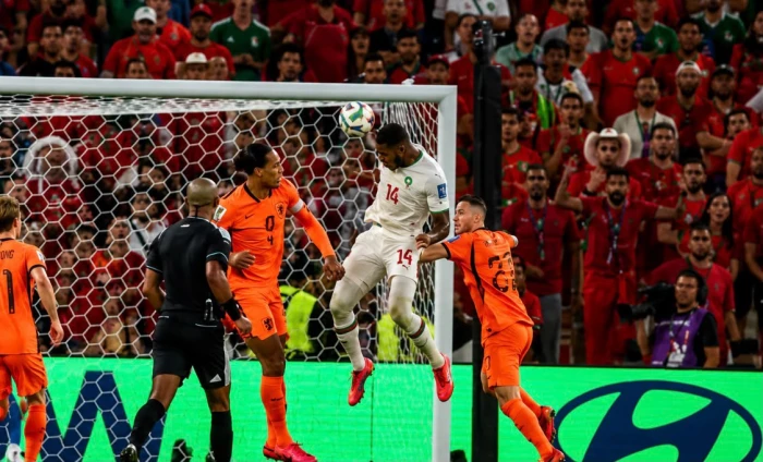 من أجمل أهداف كأس العالم … بالفيديو: هدف اللاعب المغربي " عيسى ديوب" في مرمى هولندا يثير الإعجاب