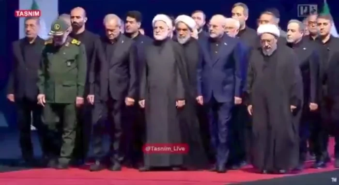 بالفيديو: غياب "مجتبى خامنئي" عن مراسم تشييع والده رغم تواجد جميع قادة النظام الإيراني