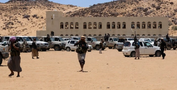 استجابةً لداعي النكف ضد الحوثي.. بالفيديو: حشود قبائل حجور تصل إلى الريان وسط استعراض مسلح وإطلاق نار كثيف