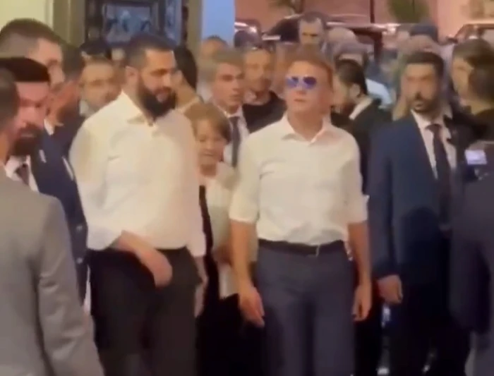 بالفيديو.. لحظة زيارة الرئيس الفرنسي "ماكرون" و"الشرع" المسجد الأموي الشهير في دمشق