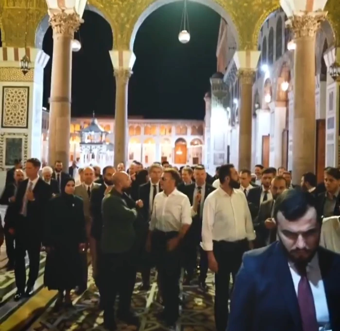بالفيديو.. ماكرون والشرع يتجولان في أزقة دمشق القديمة