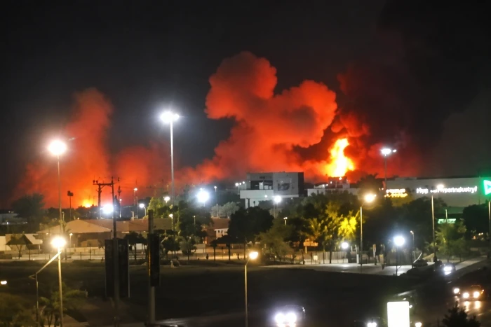 فيديو يوثق قوة الانفجارات في محافظة هرمزغان الإيرانية بعد الغارات الجوية الأمريكية