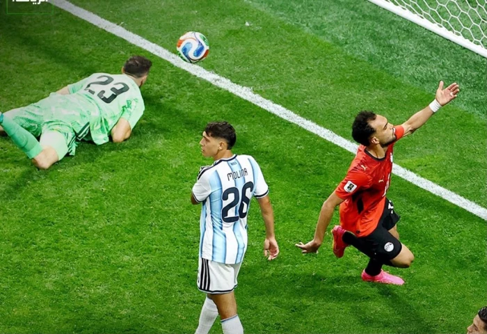 هل تعرّض المنتخب المصري لظلم تحكيمي في مباراة الأرجنتين؟