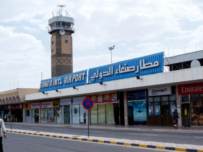 غارات جوية تستهدف مطار صنعاء بعد تحذيرات بإخلائه والابتعاد عن محيطه