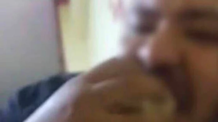 شاب مصري يثير الجدل بتناوله خبزاً مسموماً لينتحر في بث مباشر.. والتحقيقات تكشف مفاجأة !