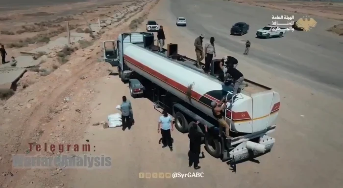 بالفيديو: لحظة ضبط  السلطات السورية شحنة  أسلحة إيرانية مخبأة داخل ناقلة نفط متجهة إلى حزب الله الإرهابي في لبنان