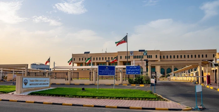 الكويت تعلن تعطل محطة للقوى الكهربائية وتقطير المياه بعد استهداف إيراني