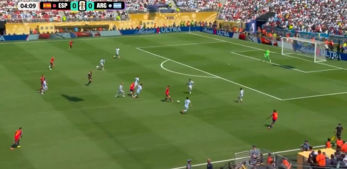 نهاية الشوط الأول: تغطية مستمرة لأحداث مباراة ( الأرجنتين 0 - 0 إسبانيا) في نهائي كأس العالم