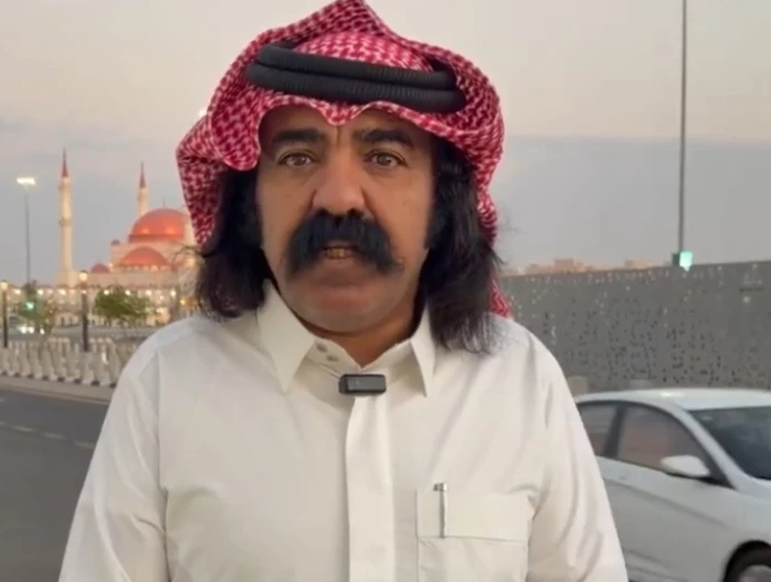 ولد في بيت شعر ويحمل الشهادة الابتدائية.. بالفيديو: سعودي يتقن 3 لغات ويجوب 25 دولة حول العالم
