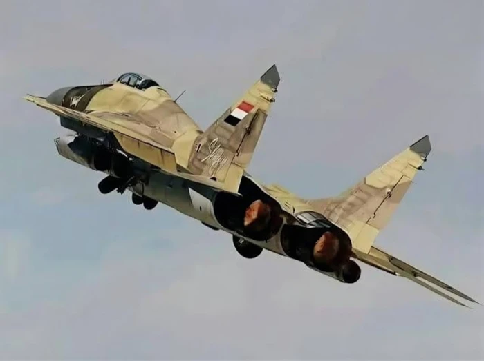 طيران الجيش اليمني يُلقي منشورات فوق معسكرات الحوثيين ويدعوهم للتخلي عن السلاح  والعودة لمنازلهم
