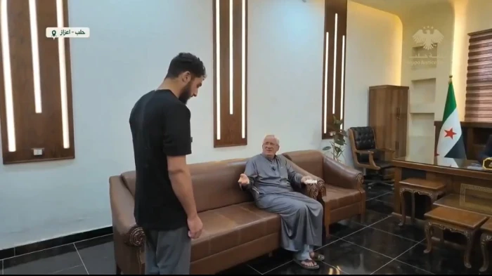 "في العيد تجيبوا أحسن لبس وهي تعزمكم على العشاء".. فيديو يوثق مواجهة مواطن سوري مسن لقتلة زوجته رغم إحسانه إليهم