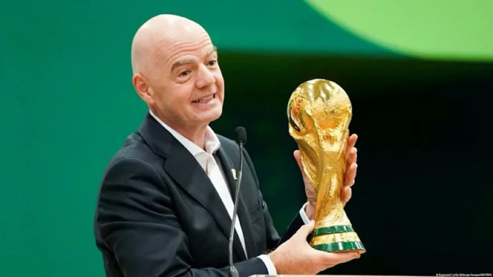 تمرد داخل الفيفا وتهديد بمقاطعة كأس العالم يُسقطان مشروع "إنفانتينو" المثير للجدل
