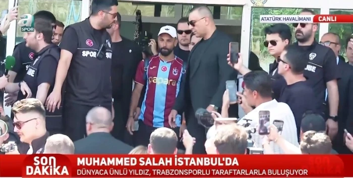 بالفيديو.. صلاح يصل تركيا وسط حراسة مشددة واستقبال جماهيري كبير تمهيدًا للتوقيع مع طرابزون