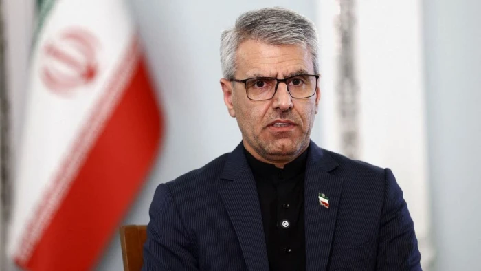 إيران تتراجع: لا نبحث حالياً فرض رسوم عبور من هرمز