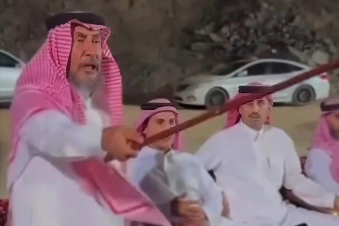 بالفيديو.. شاب تتعرض سيارته للاحتراق في طريقه لحفل.. ورد فعل مفاجىء من صاحب المناسبة
