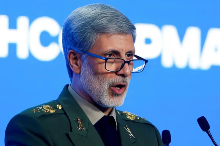 القائد العام للجيش الإيراني: تم طرد الولايات المتحدة ولن يُسمح لها بعد الآن بدخول بحر عمان ومضيق هرمز